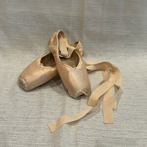 Mirella Pointe Shoes